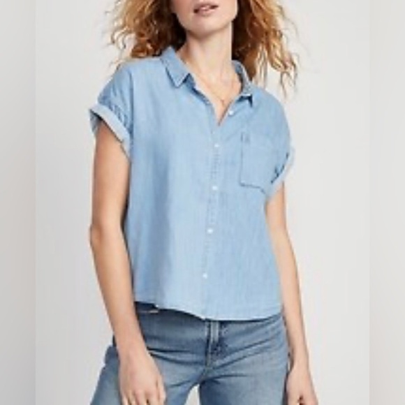 💥Celebrity Pink Light Denim Chambray Short Sleeve Button Down Lightweight Top M - Picture 1 of 11